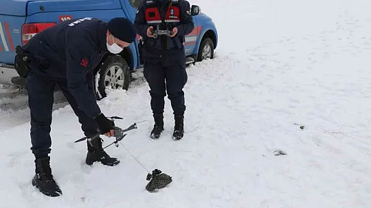 Jandarma ekipleri hastaya ilacını drone ile ulaştırdı