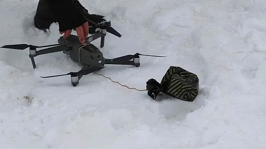 Jandarma ekipleri hastaya ilacını drone ile ulaştırdı