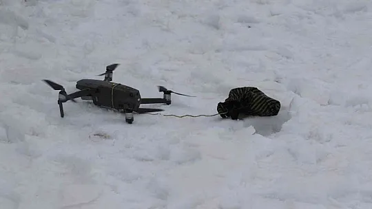 Jandarma ekipleri hastaya ilacını drone ile ulaştırdı