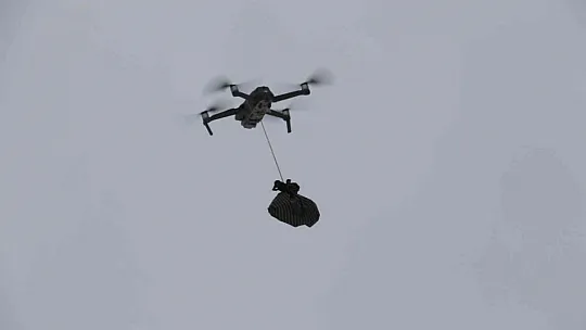 Jandarma ekipleri hastaya ilacını drone ile ulaştırdı