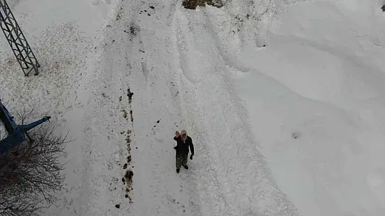 Jandarma ekipleri hastaya ilacını drone ile ulaştırdı
