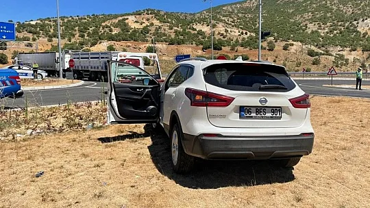 Kömürhan tüneli girişinde tır ile otomobil çarpıştı