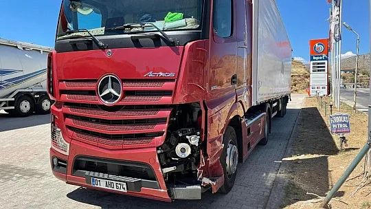 Kömürhan tüneli girişinde tır ile otomobil çarpıştı