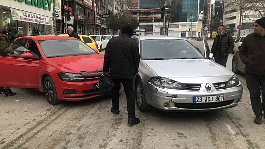 Yaşanan trafik kazası kameraya böyle yansıdı