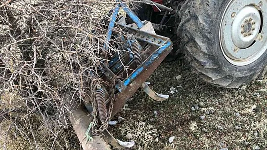 Kontrolden çıkan traktör uçuruma uçtu