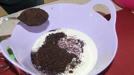 Tescilli dutu una çevirdi, kek ve dondurmada kullandı