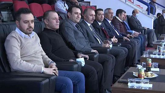 Elazığ'ın ev sahipliğinde Türkiye Badminton Şampiyonası başladı