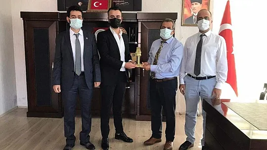 Türkiye'de yılın Paramediki Mehmet Özmen seçildi