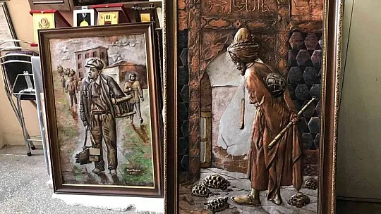 Türkiye'nin tek bakır rölyef sanatçısı, yarım asırdır bakıra hayat veriyor