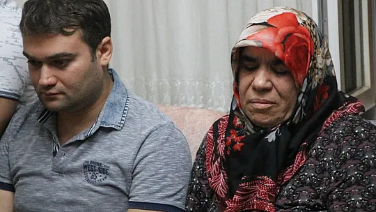 Elazığlı pilotun babaevine Türk bayrağı asıldı