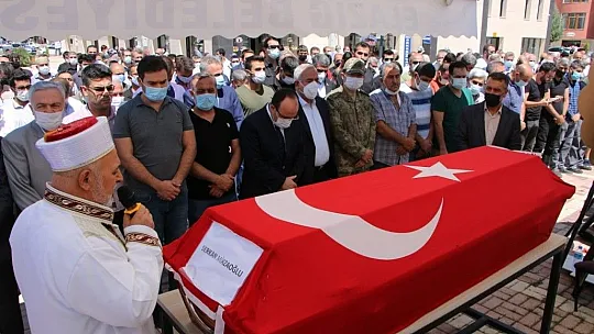 Elazığlı Pilot Mirzaoğlu son yolculuğuna uğurlandı