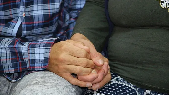 Bülent Serttaş, Elazığlı ailenin evinde misafir edilen Japon Turisti ziyaret etti