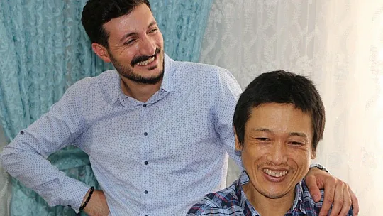 Bülent Serttaş, Elazığlı ailenin evinde misafir edilen Japon Turisti ziyaret etti