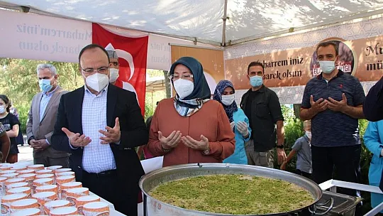 Konteyner kentte kalan vatandaşlara aşure ikramı yapıldı