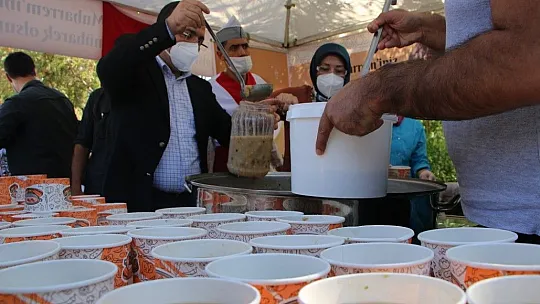Konteyner kentte kalan vatandaşlara aşure ikramı yapıldı