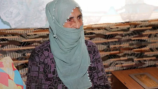 Vali Yırık, Zafer Bayramı'nda 99 yaşındaki Pembe nineyi ziyaret etti