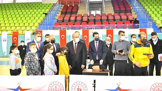 Vali Toraman'dan yetenek taramalarına ziyaret