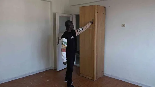 Ülkelerine gidemeyen Afrikalı öğrenci, yetkililerden destek istedi