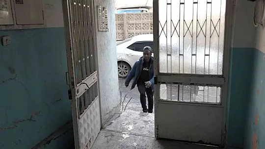 Ülkelerine gidemeyen Afrikalı öğrenci, yetkililerden destek istedi