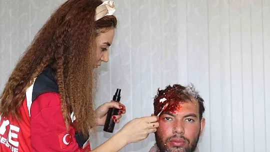 Tatbikatlarda Elazığ'ın aranan tek makyözü