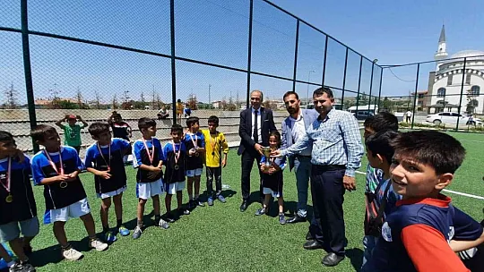 Öğrenciler futbol turnuvasıyla eğlendi