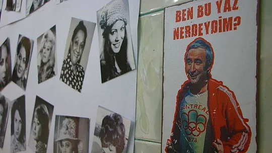 İş yerini Yeşilçam oyuncularının posterleri ile donattı