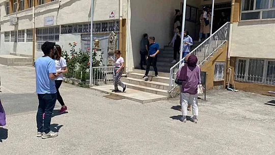 YKS'nin ilk oturumu tamamlandı