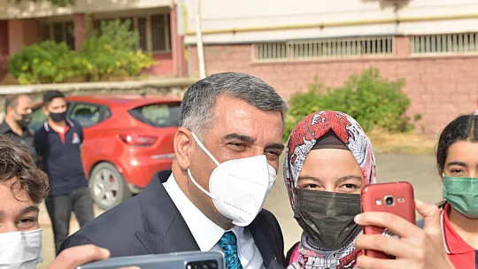 İzmir Büyükşehir Belediyesi yetkilileri okul yapımı için Elazığ'da