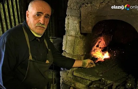 62 yaşında, 45 yıldır ekmeğini demire şekil vererek kazanıyor