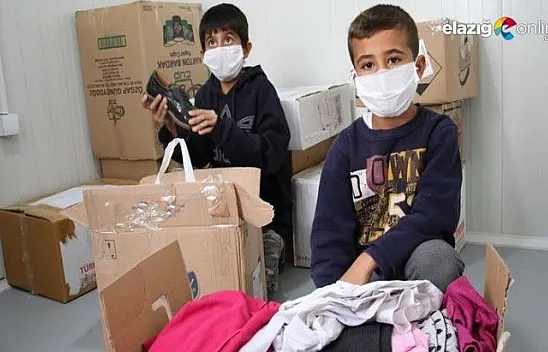 Depremzede çocuklar, İzmir için koli koli yardım topladı