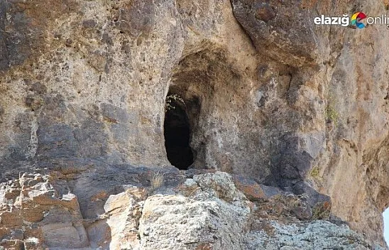 Elazığ'da dikkat çeken 'Delikli Kaya'