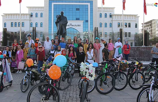 'Süslü Kadınlar' Otomobilsiz Kentler Günü için pedal çevirdi