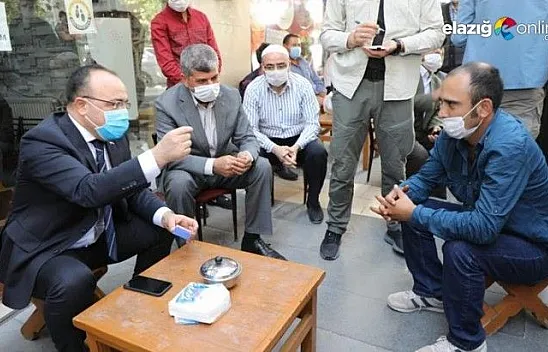 Vali Yırık, iş talebinde bulunan genç adama sigarayı bıraktırdı