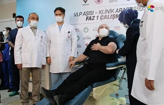 Bakan Varank gönüllü olduğu yerli aşıda ilk dozu yaptırdı