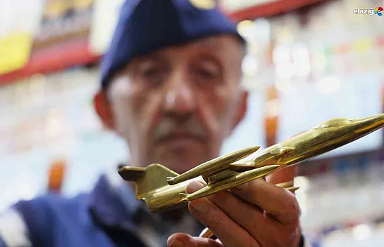 İş yerini havacılık müzesine çevirdi: İşte Elazığlı Demirbaş'ın 300 maketlik dünyası