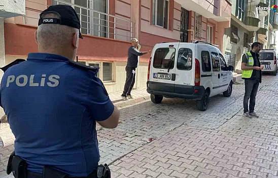 4'üncü kattan park halindeki aracın üzerine düştü