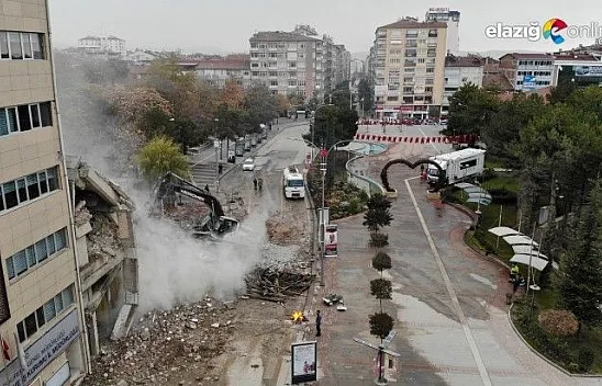 Deprem bölgesi Elazığ'da kısıtlamayla yıkımlar hız kazandı