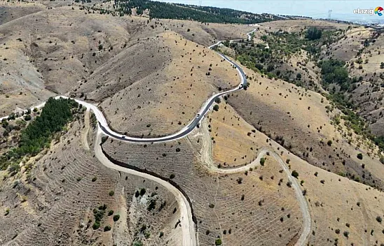 Elazığ Belediyesi'nden 8 mahallede sathi kaplama yol yapım çalışması