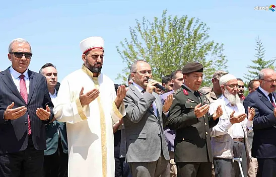Elazığ'da 15 Temmuz'un 8. Yıl dönümünde şehitler dualarla anıldı