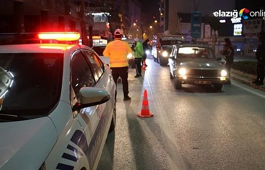 Elazığ'da cadde ve sokaklar yine sessizliğe büründü