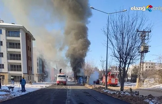 Elazığ'da çıkan yangında büfe kullanılmaz hale geldi
