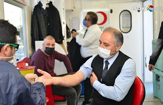 Elazığ'da eğitimciler kan bağışında bulundu