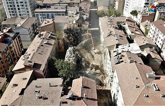 Elazığ'da Hasarlı 3600 Bina Yıkıldı