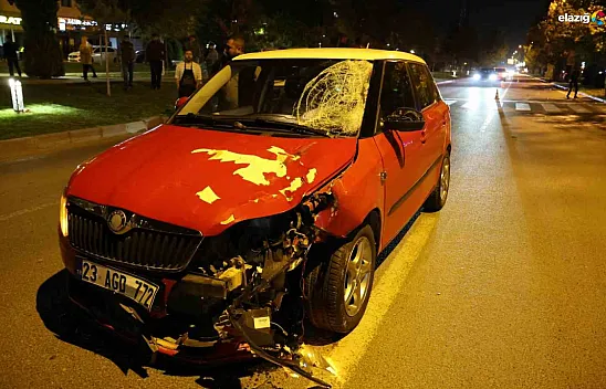 Elazığ'da Yolun Karşısına Geçmek İsteyen 2 Kişiye Otomobil Çarptı