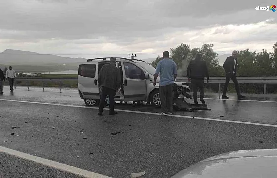 Elazığ'da trafik kazası: 2 yaralı