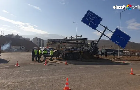 Kamyon, otomobile çarptı: 2'si ağır 4 yaralı