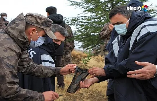 Elazığ polisi, depremlerde hayatını kaybedenleri unutmadı