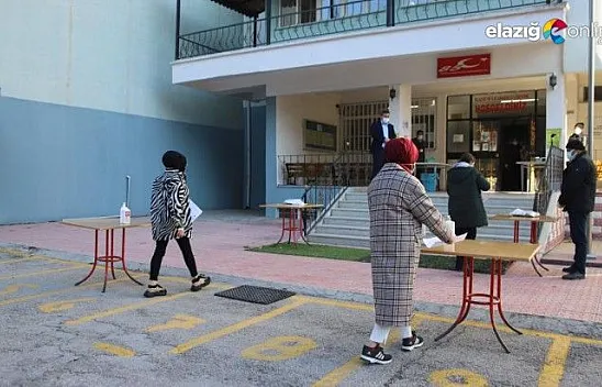 Ertelenen ALES, Elazığ'da pandemi tedbirleri altında gerçekleştirildi