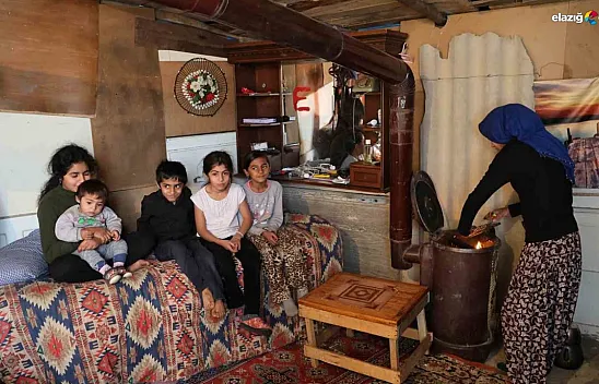 Yıl 2023 görüntüler Elazığ'dan! Barakada yaşam mücadelesi