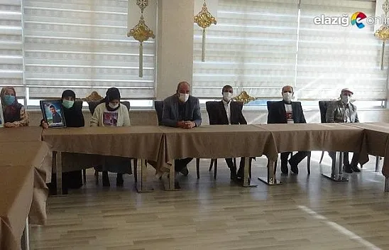 Evlat nöbetindeki aileler kısıtlamaya rağmen eylemlerini sürdürüyor